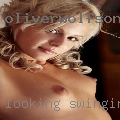 Looking swinging women couples